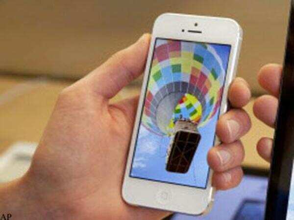Apple iPhone 5 vs HTC 8X: The giants face off