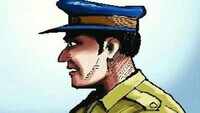 Mumbai: Woman claims constable stripped in front of her 