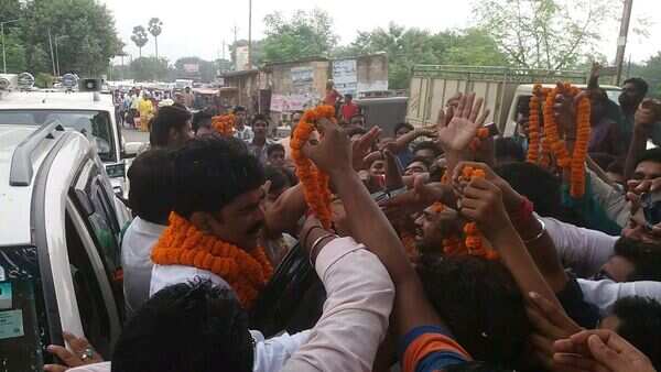 'Bihari phool barsao, Shahabuddin aaya hai...'