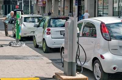 Bengaluru: Charging points for e-vehicles will come up on proposed 85 roads with smart parking; 2 on Brigade Road will be inaugurated on Saturday