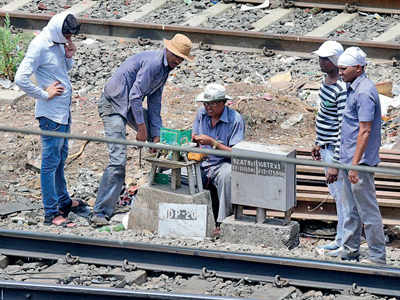 20 trains cancelled, 60 delayed by snag