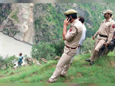 13 killed as bus falls into Jammu gorge