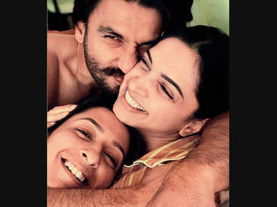 Deepika Padukone gets 'sandwiched' between Ranveer Singh and Anisha Padukone