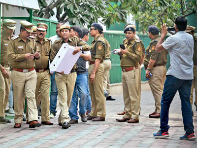 Delhi Chief Secretary assault case: Police reach Arvind Kejriwal's house, AAP calls it 'dadagiri'