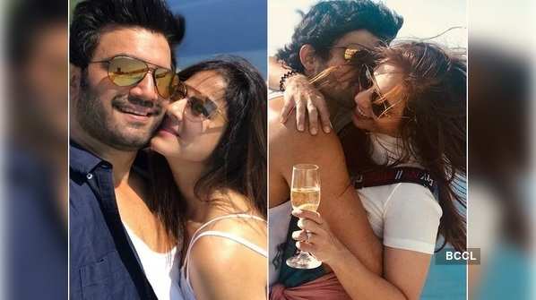 Sharad Kelkar, wife Keerti, Husein Kuwajerwala are in Greece with their friends; a look at their fun pictures
