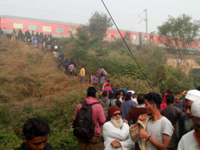 Mumbai-Bhubaneswar LTT Express derailment: Helplines set up at CSMT, Thane, Dadar and Kalyan stations