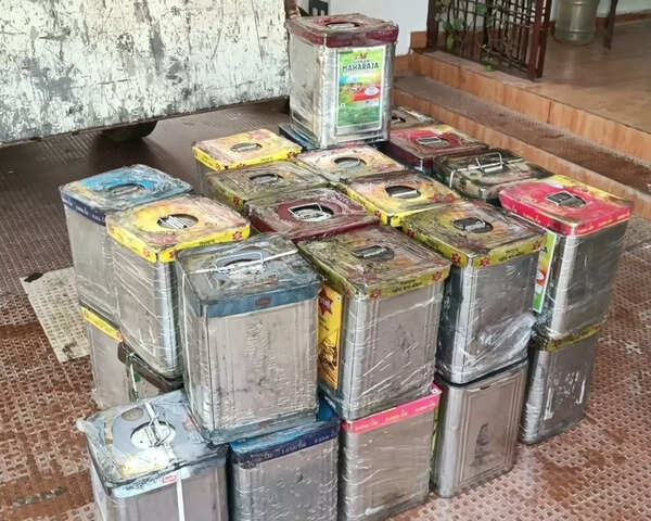 Police seize 150 containers of stolen edible oil in Balangir; two arrested