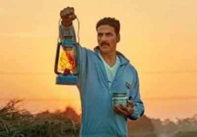 Toilet – Ek Prem Katha poster: Akshay Kumar poses with ‘lota’ and lantern