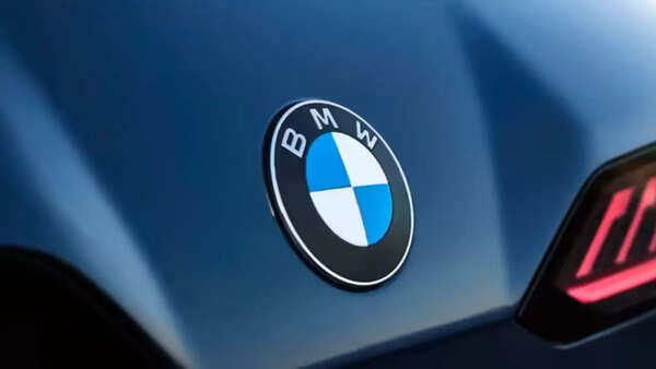 Q4 sales: BMW edges past Mercedes-Benz