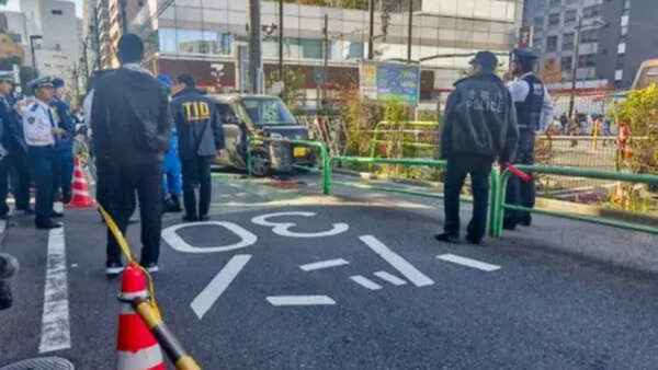 Around 20 injured after spraying incident in Tokyo mall