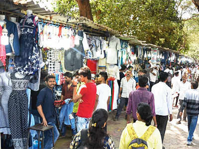 BMC to demolish stalls of 49 hawkers in Fashion Street, who have been violating licence norms