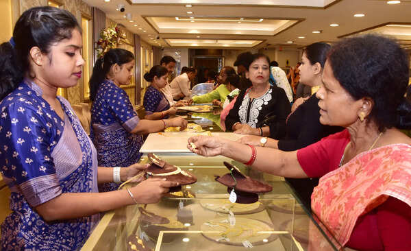 Akshaya Tritiya draws jewellery buyers to showrooms