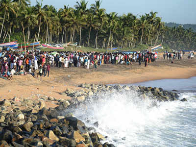 Cyclone Ockhi to make landfall in Gujarat by Tuesday midnight