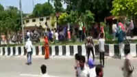 UP: Locals pelt stones at cops over alleged incident of 'custodial torture' in Ballia 