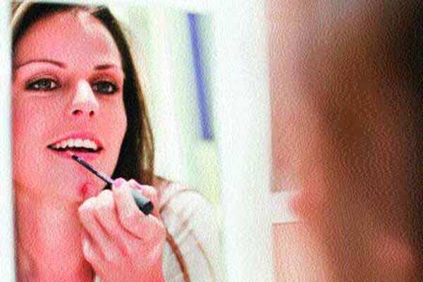 Ways to make lip gloss last longer