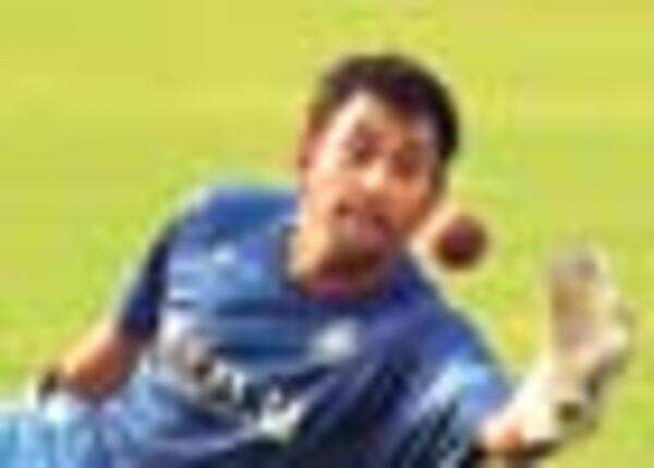 Dhoni keeps them guessing