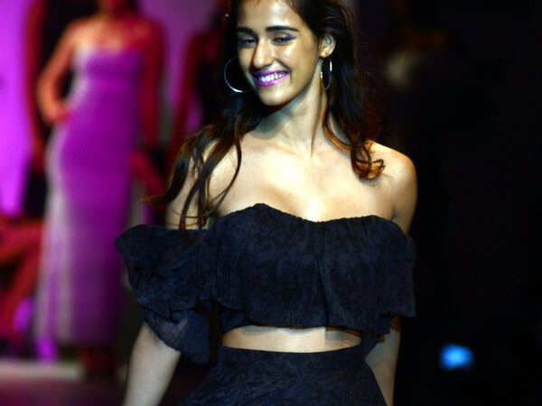 Disha Patani slays the ramp in a chic look <strong></strong>