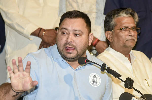 Govt puts futures of 23 lakh students at risk: Tejashwi