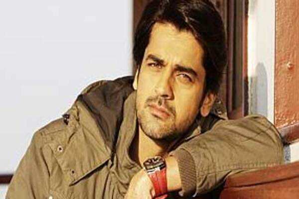Esha is a hard working girl: Arjan Bajwa 