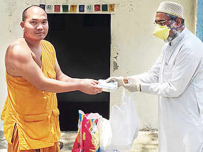 Lockdown: Train friend helps starving monks