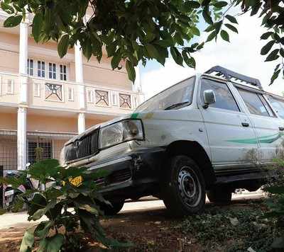 Abandoned SUV: No police action despite complaint