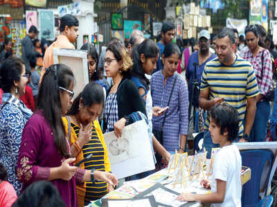 Huge turnout at Chitra Santhe