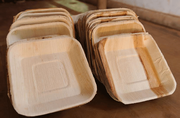 Eco friendly leaf plates give green touch to dining tables