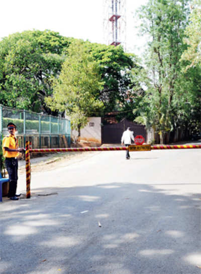 Civic agency allows cricket association to cordon off public road