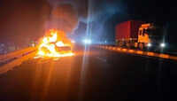 Driver charred to death after car crashes into flyover&rsquo;s railings in Kamshet