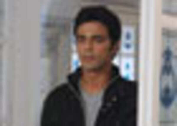 I want to be as romantic as SRK: Anuj