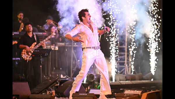 Two generations unite: Sonu Nigam’s concert celebrates Mohammed Rafi’s legacy; Old classics resonate with millennials and Gen Z alike