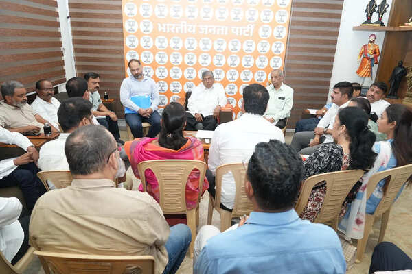 Chandrakant Patil pushes for measures & infra upgrade to address frequent power outages in Baner-Balewadi; residents seek time-bound action plan