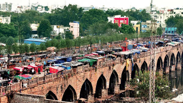 Lost glory, Puranapul cries for attention