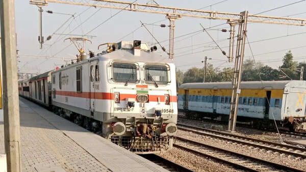 Prayagraj: Man run over by Kalka Express; passengers step down to check, 4 killed by another train