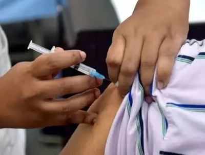 BJP leader Pravin Darekar blames Maharashtra govt for not ordering vaccines 'in time'