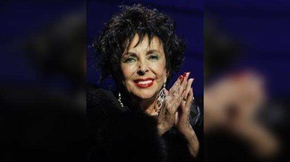 Elizabeth Taylor dies