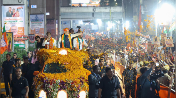 PM Modi welcomed with flower petals and 'aarti'