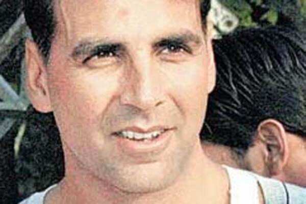 Akshay Kumar gets soaked, falls sick