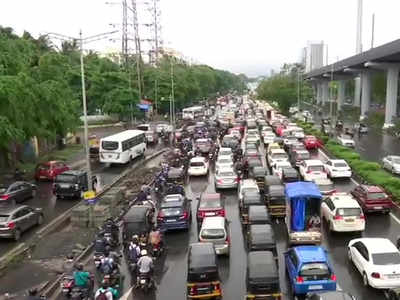 Heavy rains in Mumbai cause waterlogging, traffic snarls