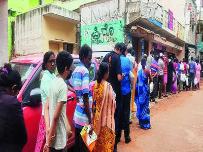 Awaiting approval, thousands struggle without ration cards