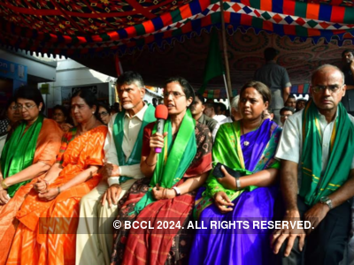 NTR's daughter Bhuvaneswari gives bangles for Amaravati movement, Chandrababu Naidu asks farmers to auction them