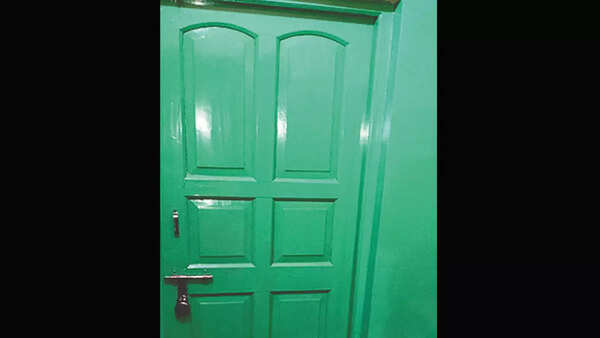 Couple found dead at south Kolkata flat