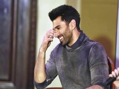 Where does Aditya Roy Kapur spend his weekend?