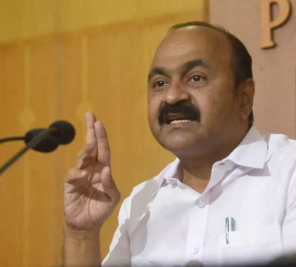 Satchidanandan voiced Left unease: Satheesan