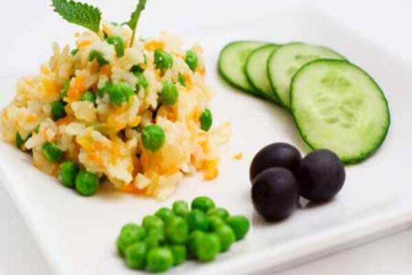 Healthy recipe: Vegetable brown rice with red cabbage raita