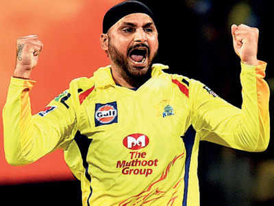 Harbhajan Singh: MS Dhoni should be given freedom to attack from start