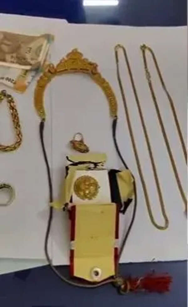 Jaipur constable returns bag with jewellery worth Rs 30L to woman