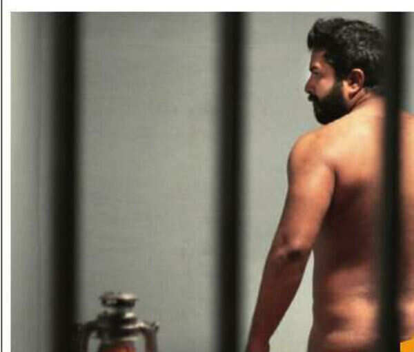 Kannada actor Naveen follows Aamir Khan, goes nude