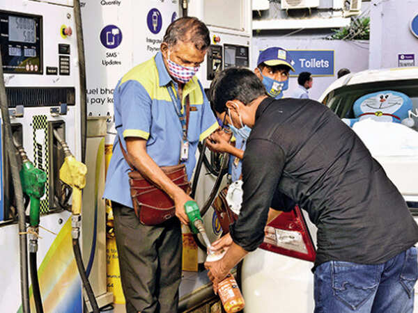 Telangana: Fuel outlets flout rule, allow petrol in bottles