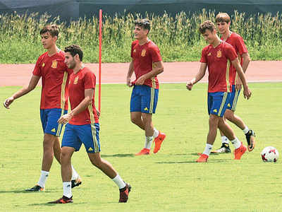 Favourites Spain up against determined Iran as teams eye last four spot